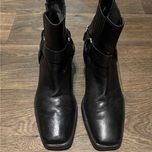 Sam Edelman Bellemie Booties- note chip on right bottom